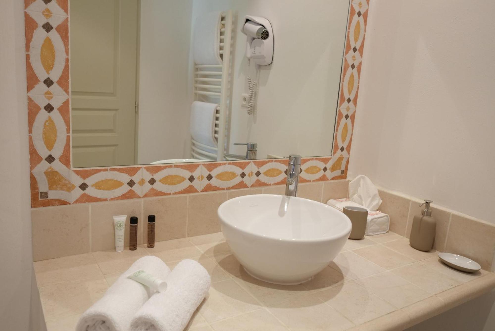 Chambres Du Vieux Bistrot Cabrières-dʼAvignon Zewnętrze zdjęcie